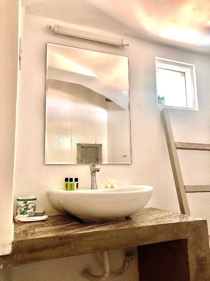 Moon Isle Beach Bungalow Нилавели Екстериор снимка