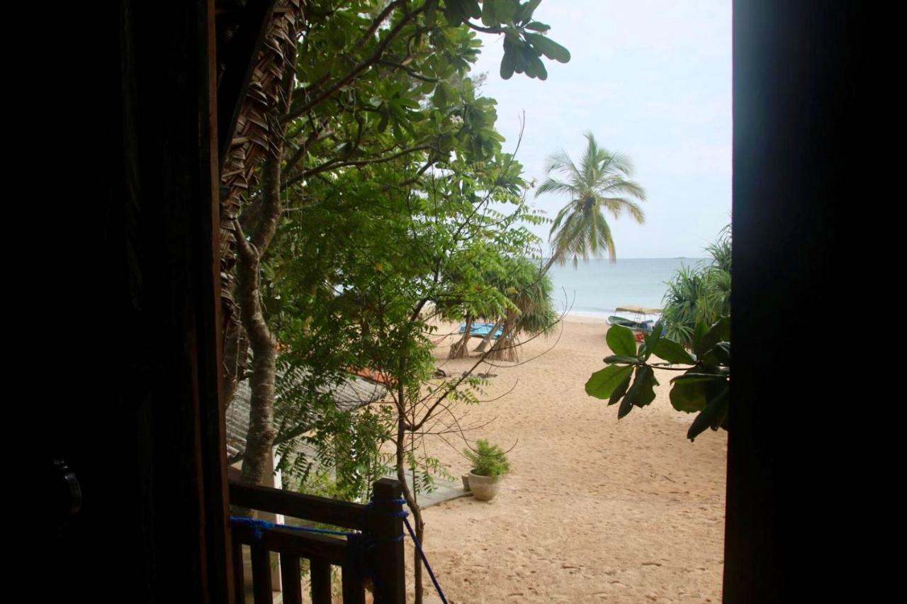 Moon Isle Beach Bungalow Нилавели Екстериор снимка