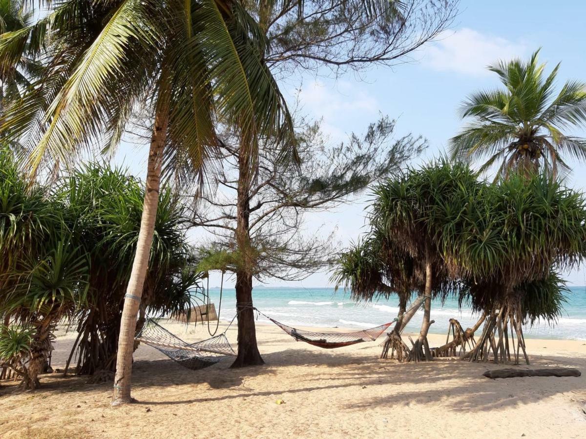 Moon Isle Beach Bungalow Нилавели Екстериор снимка