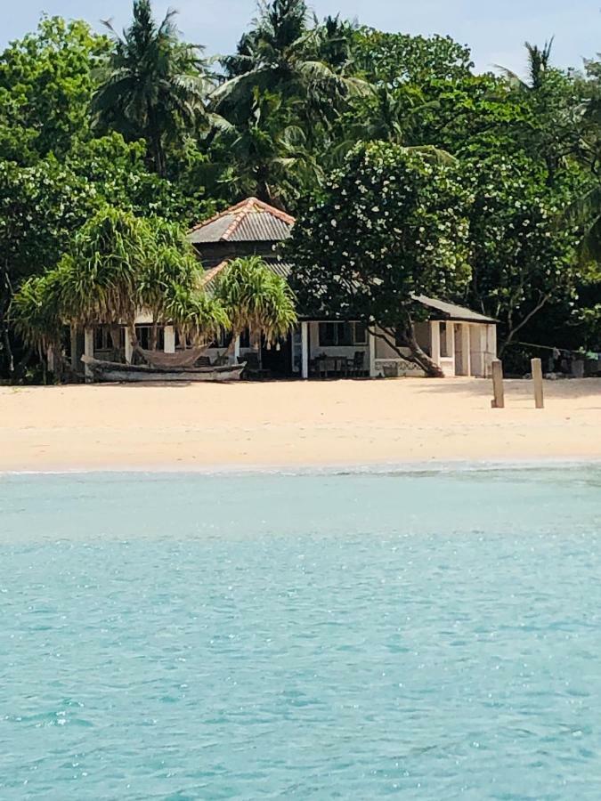 Moon Isle Beach Bungalow Нилавели Екстериор снимка